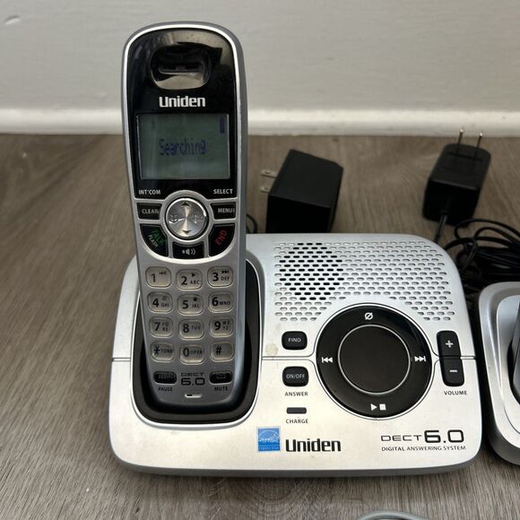 Uniden DECT 6.0 Cordless Phone Set 1580-3 Answering Machine & 2 Single Line READ - Picture 2 of 9